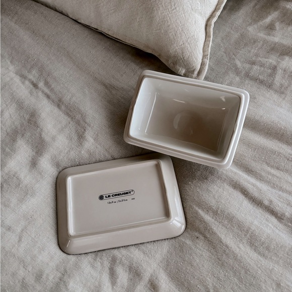 Le Creuset Stoneware Butter Dish - Picture 3 of 5